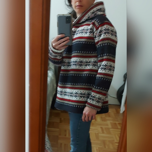 Hoodie upcycle from a blanket - Picture 5 of 10